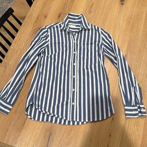 Gap women’s blue/white cotton button down